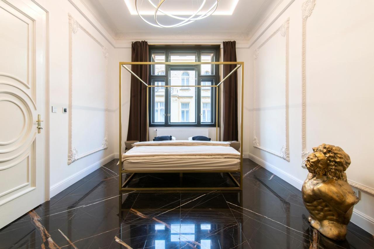 Antique Glam Apartment In Old Town Prague Exterior photo