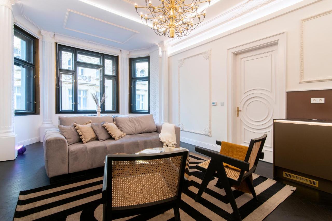 Antique Glam Apartment In Old Town Prague Exterior photo